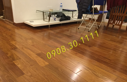 Hình ảnh sàn gỗ Căm Xe Lào thi công tại Linh Đàm 